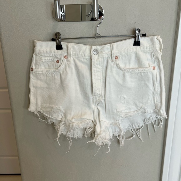 Free people good vibrations white denim cutoff shorts - Picture 2 of 4